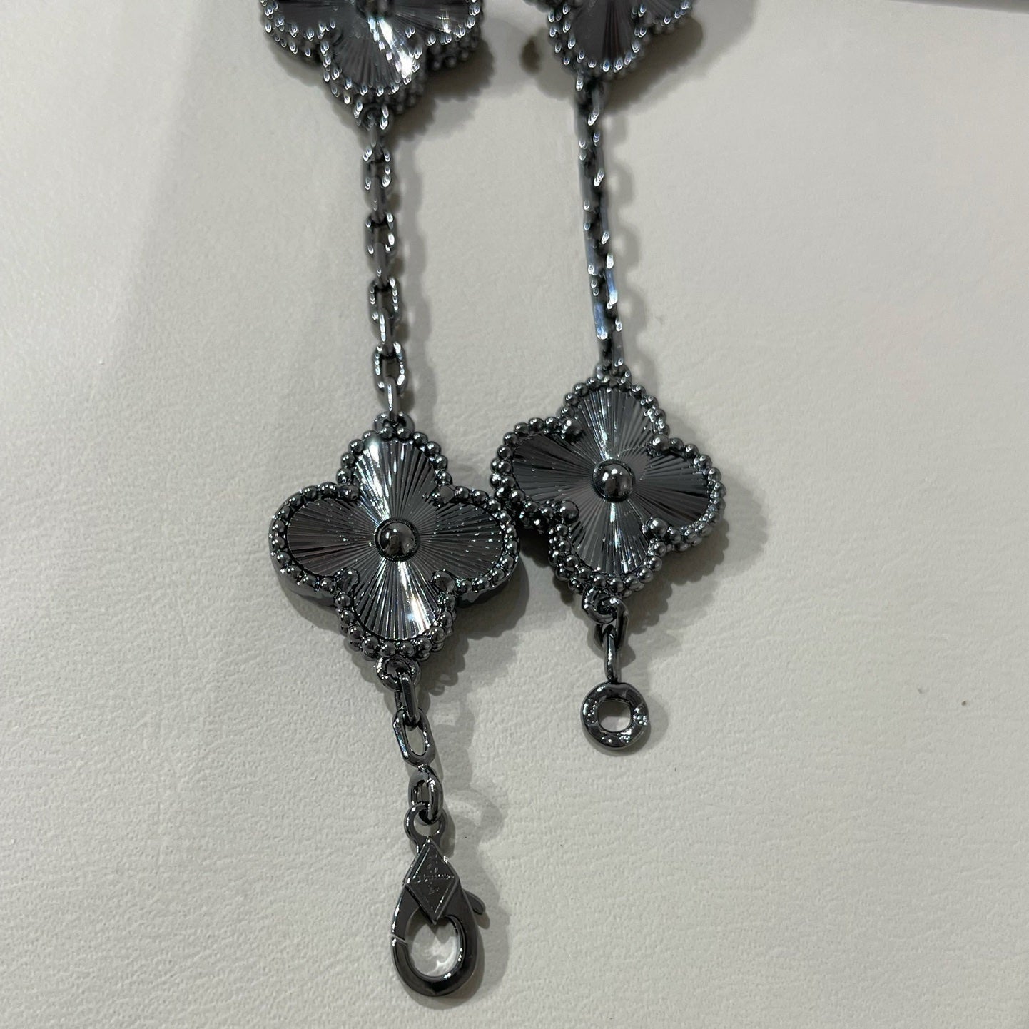 [Angela Jewellery]CLOVER 5 MOTIF BLACK BRACELET