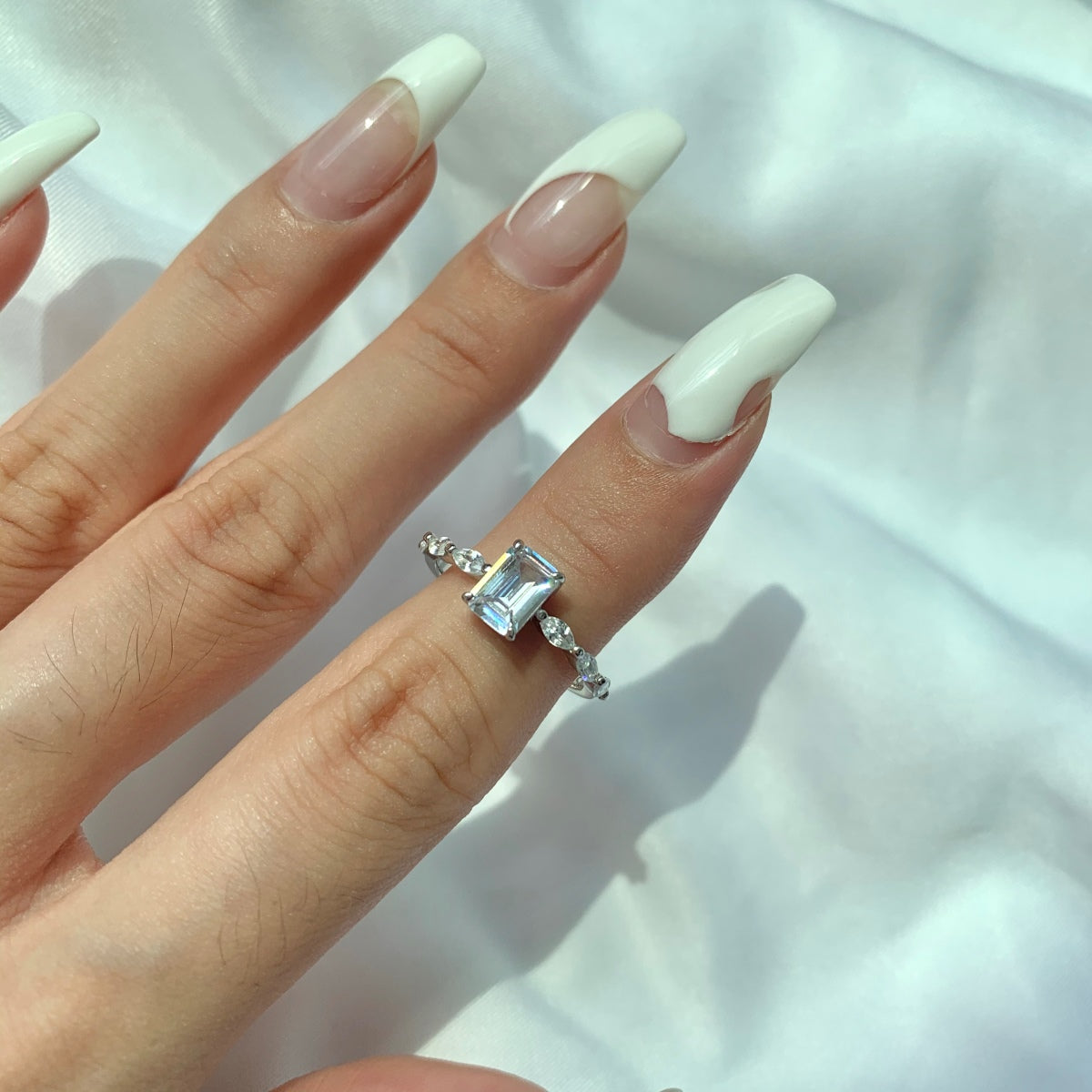 Angela Jewelry]1.0 Carat Dainty Resplendent Radiant Cut Daily Ring