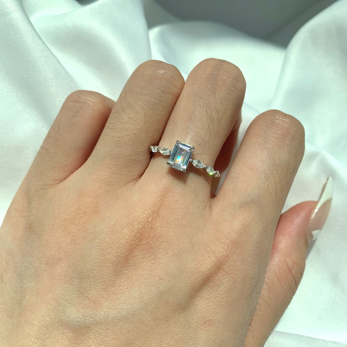 Angela Jewelry]1.0 Carat Dainty Resplendent Radiant Cut Daily Ring