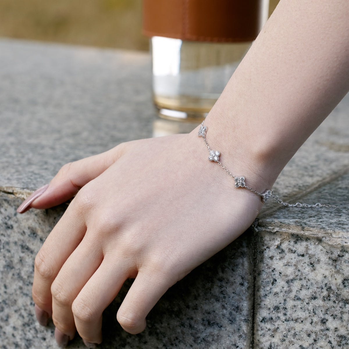 [Angela Jewelry]Four-Leaf Clover Hollow Butterfly Bracelet