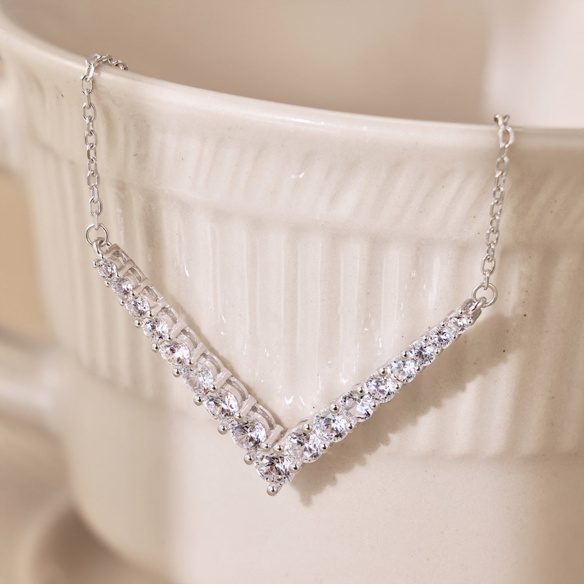 Angela Jewelry]Ornate Round Cut Necklace