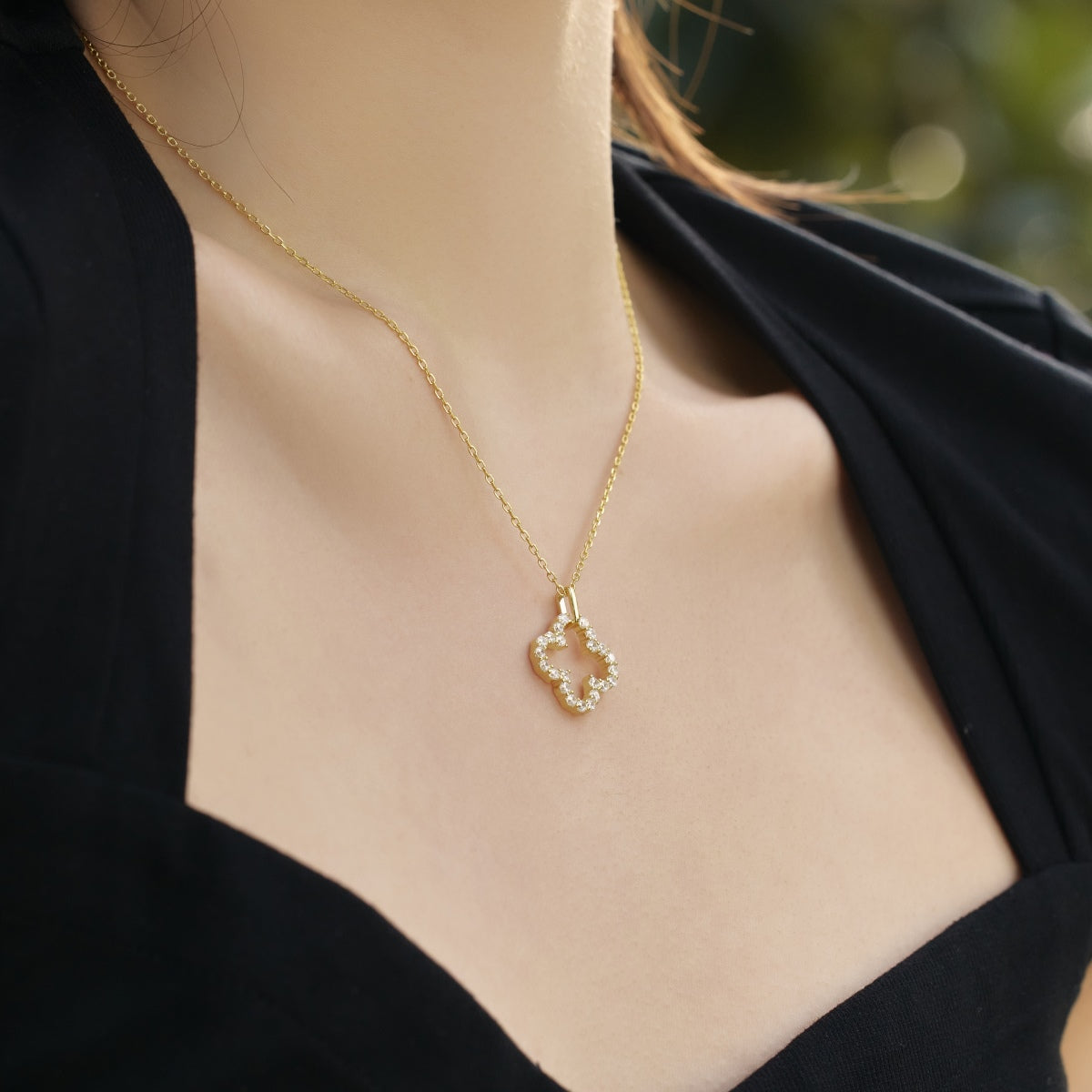 Angela Jewelry]Four-Leaf Clover Hollow Design Exquisite Necklace