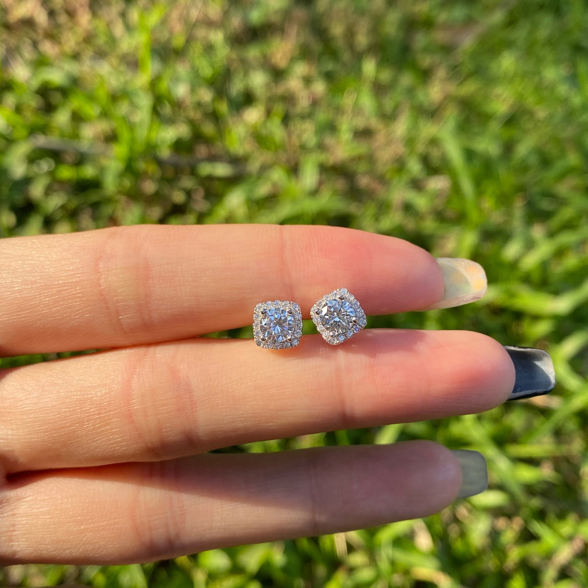 Angela Jewelry]Classic Round Center Stone Stud Earrings