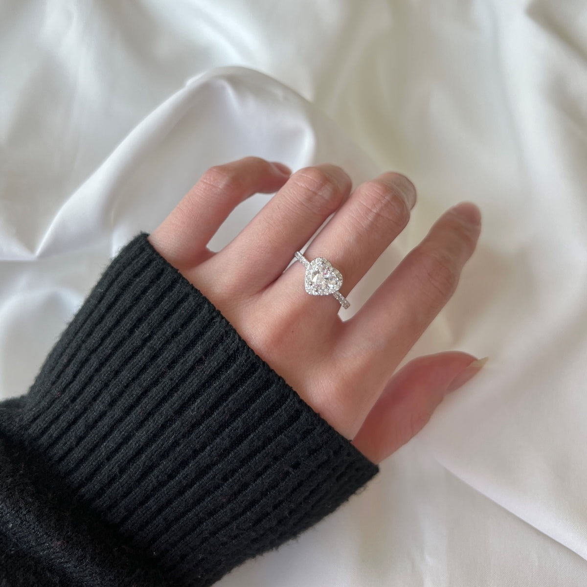 Angela Jewelry]Eternity Splashy Romantic Heart Shape Lover Ring