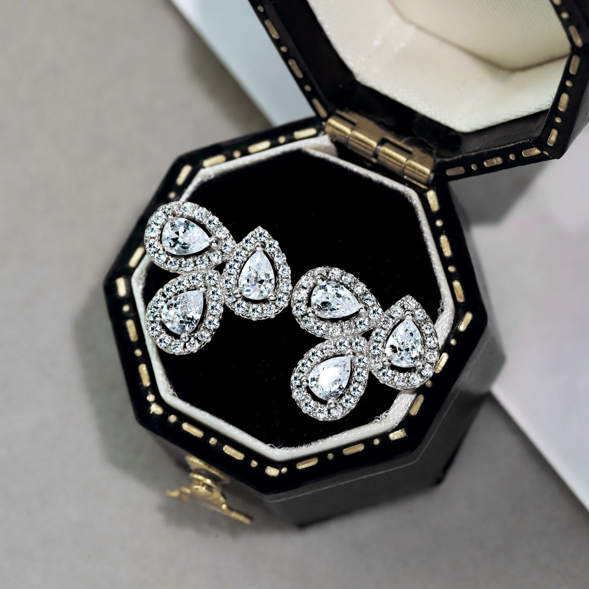 Angela Jewelry]Ornate Flower Shape Pear Cut Lover Earrings