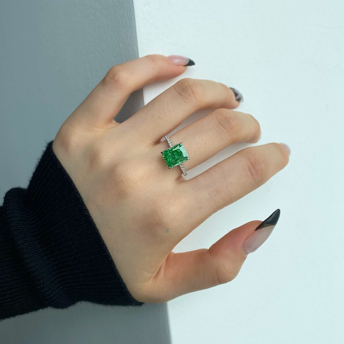 Angela Jewelry]4.0 Carat Luxurious Engagement Ring
