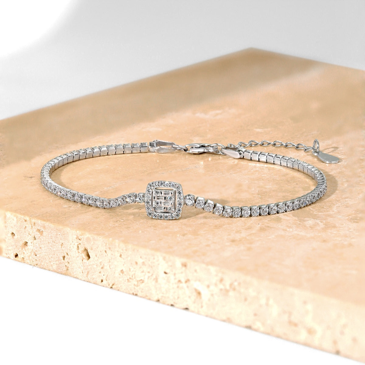 Angela Jewelry]Luxurious Dazzling Square Shape Banquet Bracelet