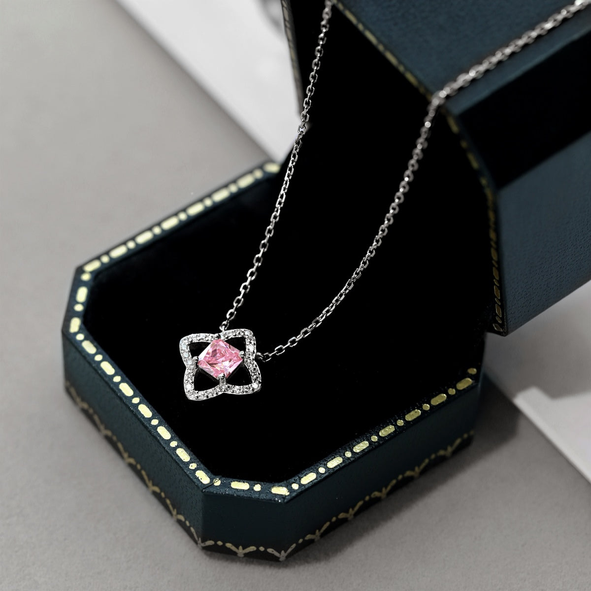 Angela Jewelry]Exquisite Flower Shape Princess Cut Necklace
