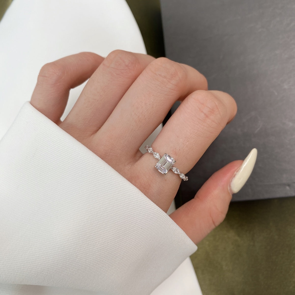 Angela Jewelry]1.0 Carat Dainty Resplendent Radiant Cut Daily Ring