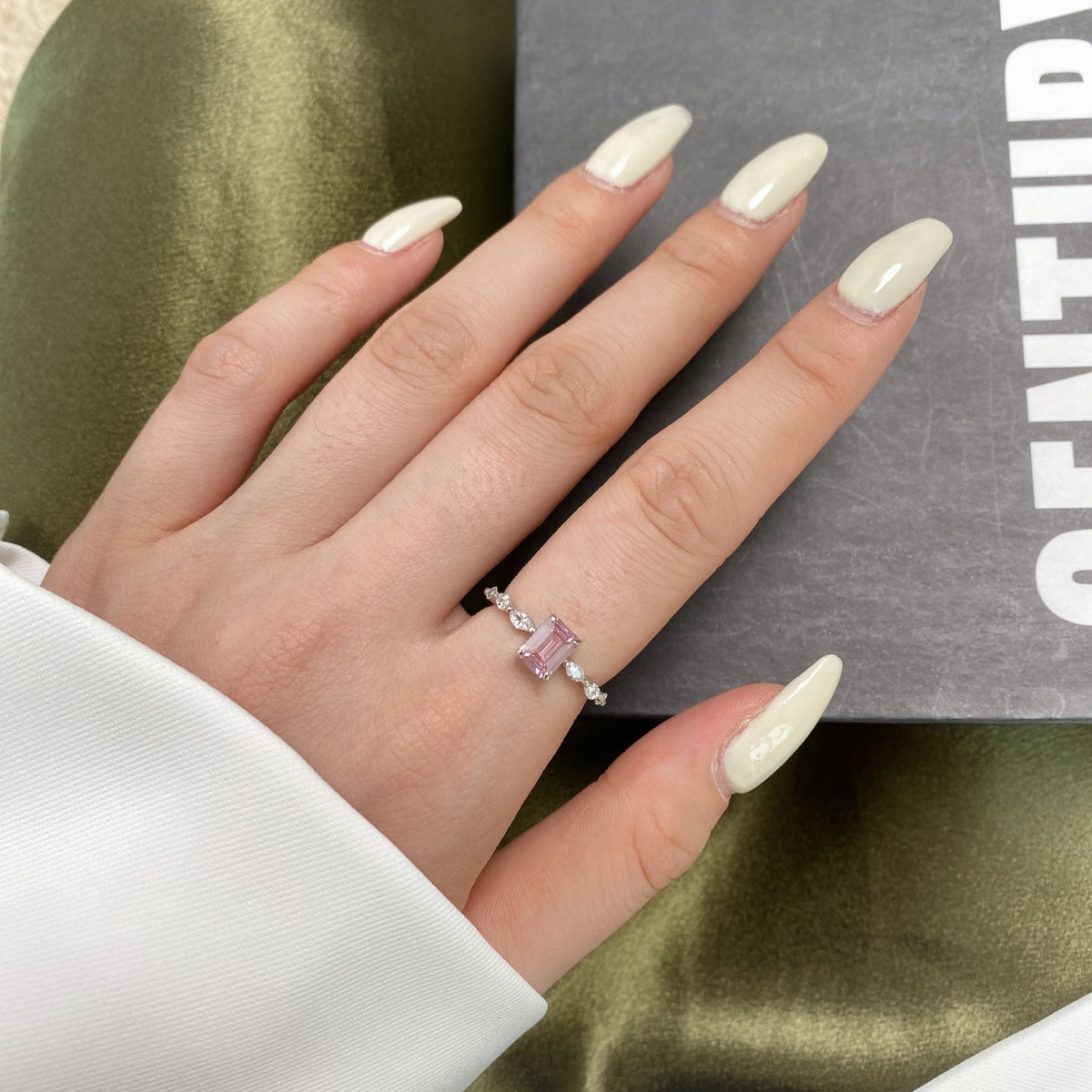 Angela Jewelry]1.0 Carat Dainty Resplendent Radiant Cut Daily Ring