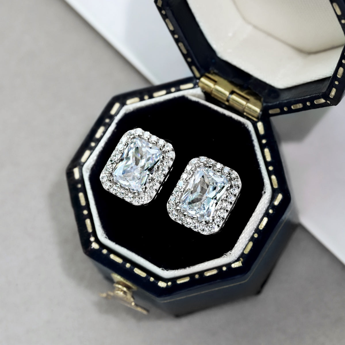 Angela Jewelry]1.0 Carat Luxurious Dainty Emerald Cut Daily Earrings