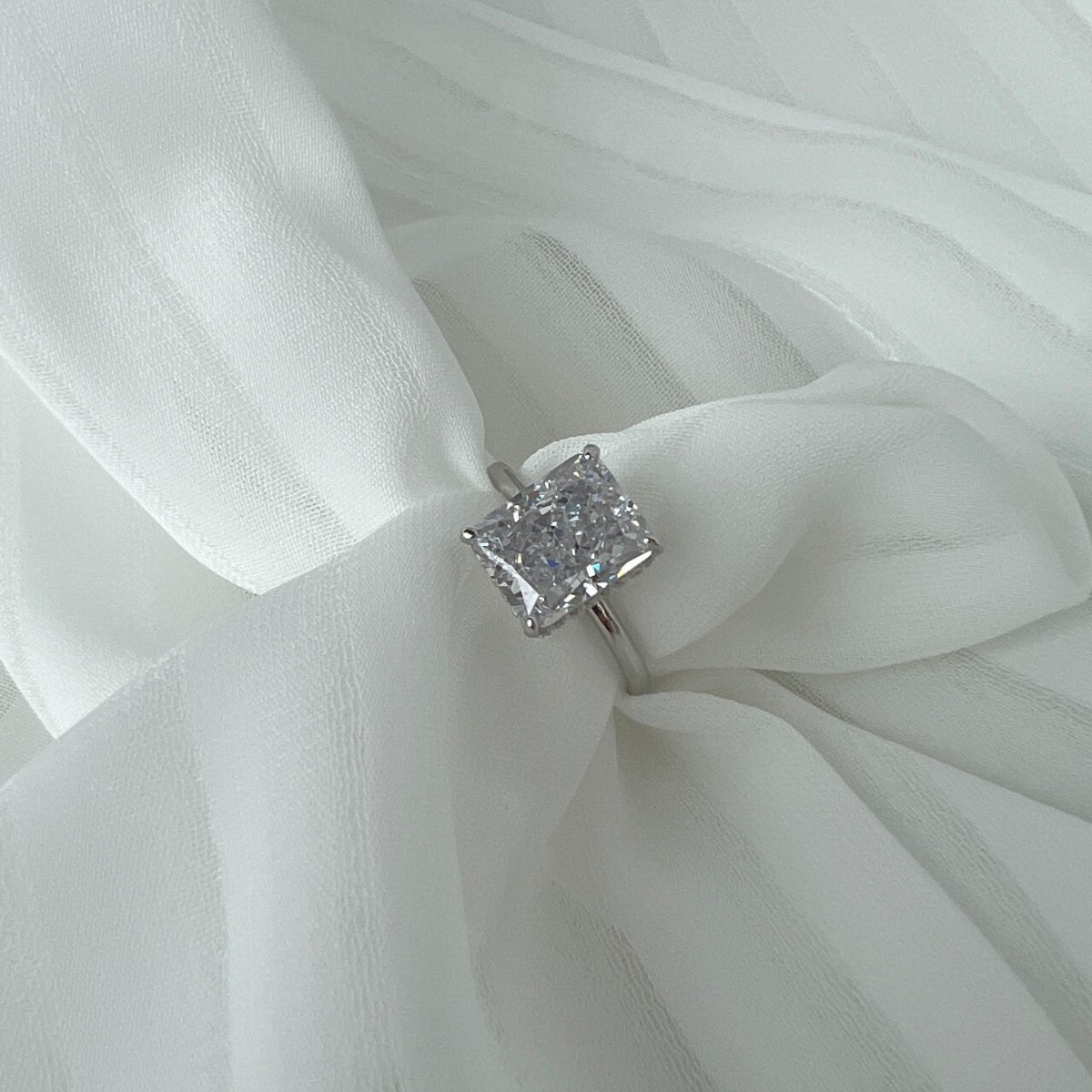 Angela Jewelry]4.0 Carat Ornate Enchanting Radiand Cut Banquet Ring