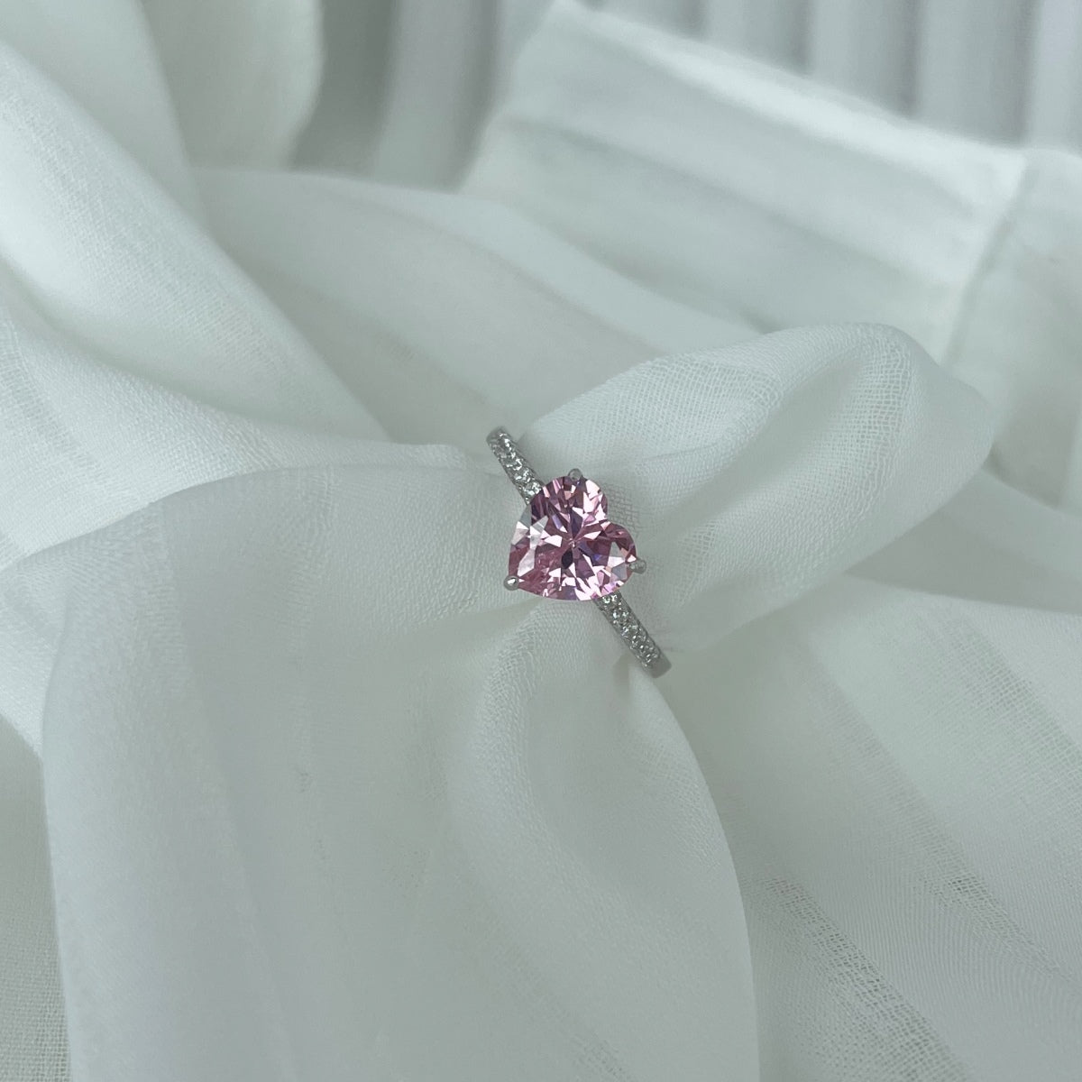 Angela Jewelry]2.0 Carat Dazzling Lustrous Heart Cut Lover Ring