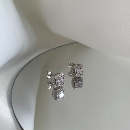 Angela Jewelry]Classic Round Center Stone Stud Earrings