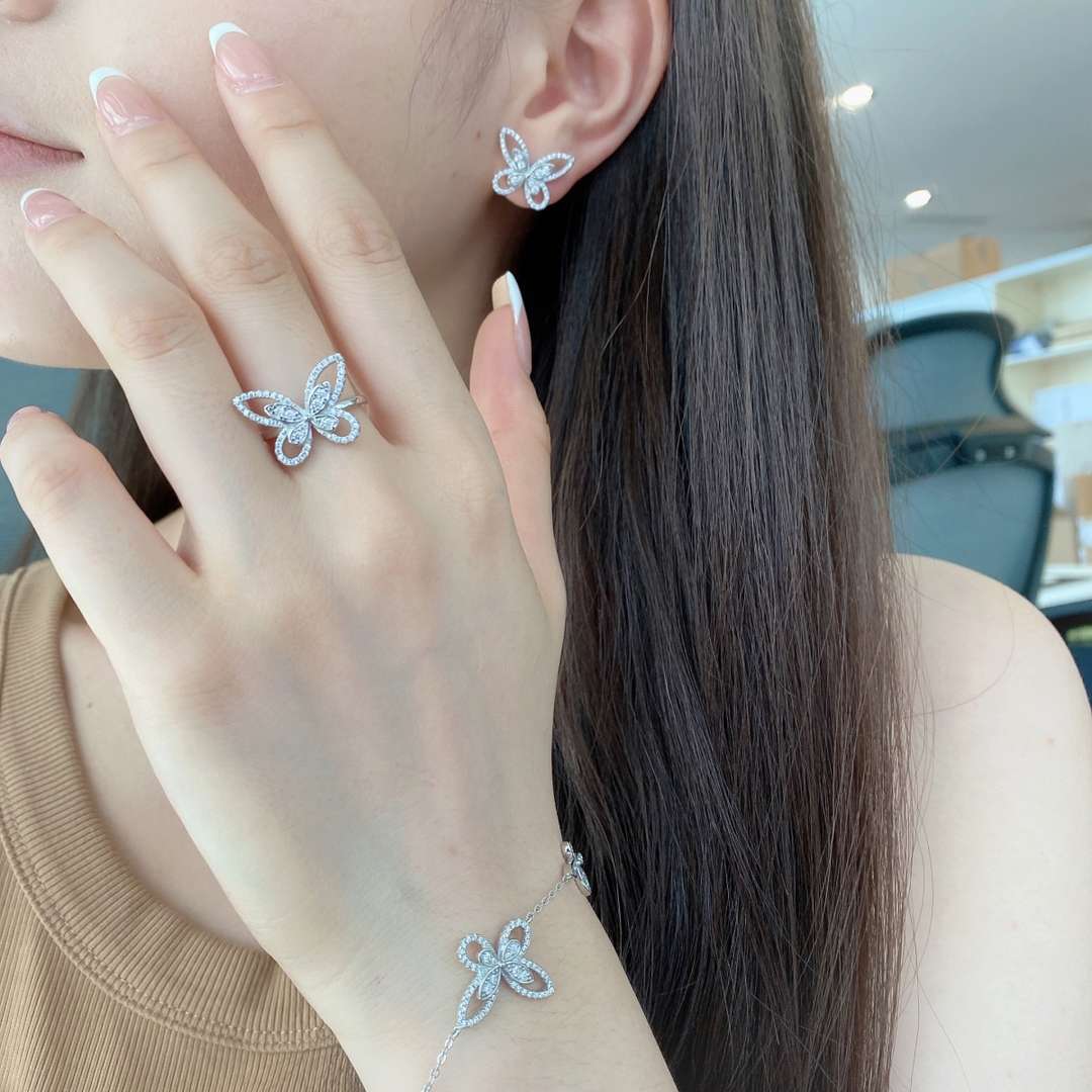 Angela Jewelry]Delicate Butterfly Pendant Bracelet