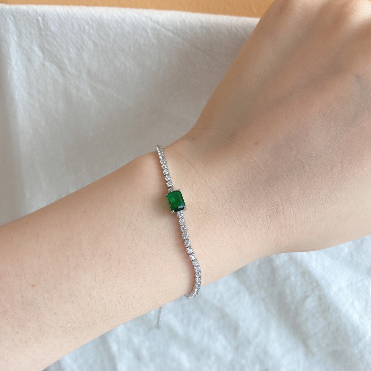 Angela Jewelry]1.0 Carat Unique Emerald Cut Banquet Bracelet