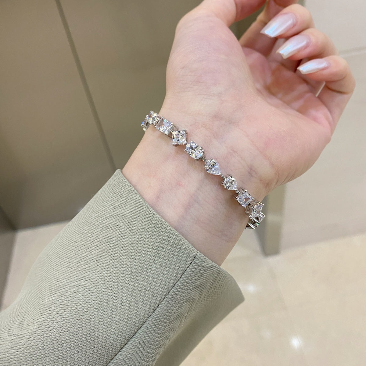 Angela Jewelry]Unique Exquisite Multi Cut Daily Bracelet