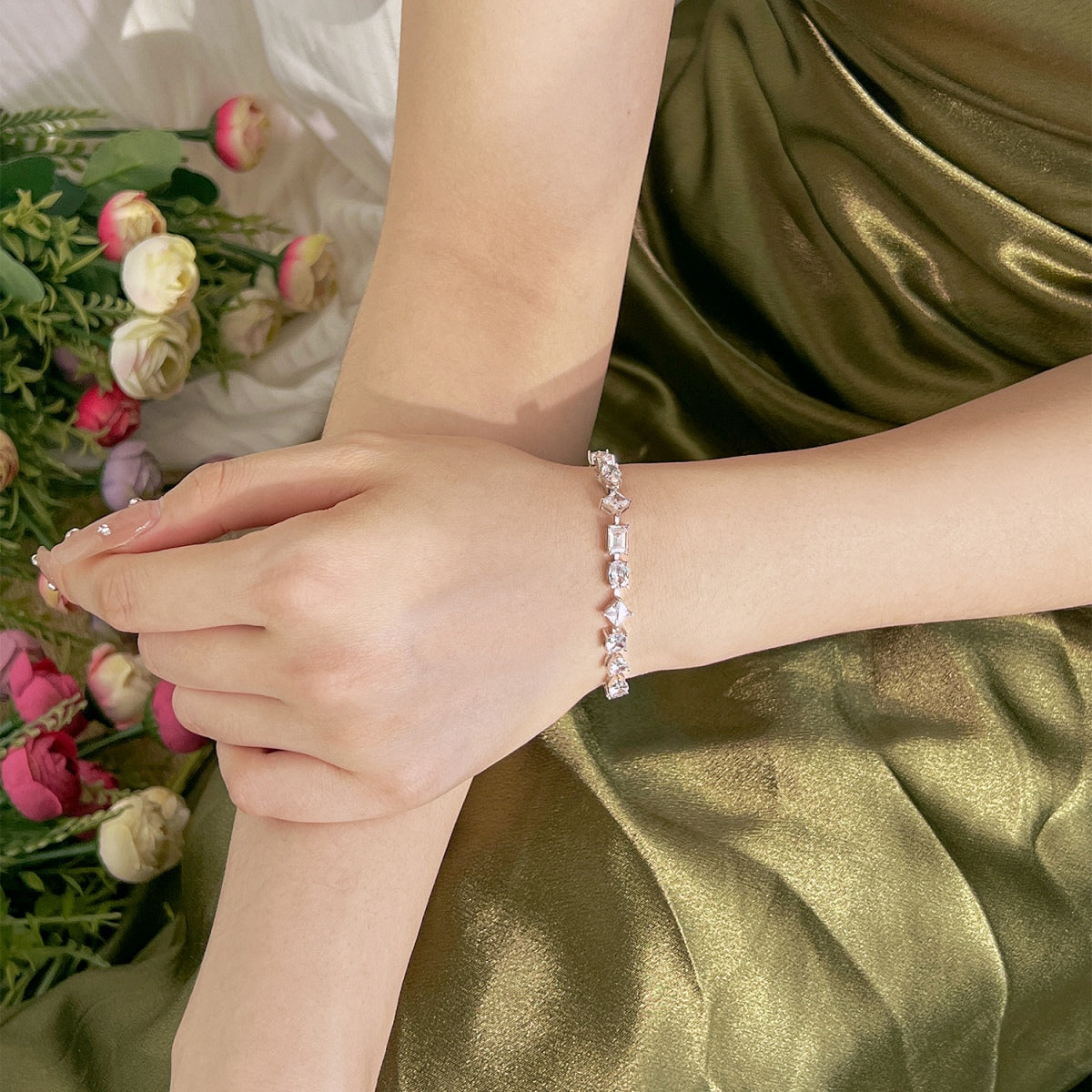Angela Jewelry]Unique Exquisite Multi Cut Daily Bracelet