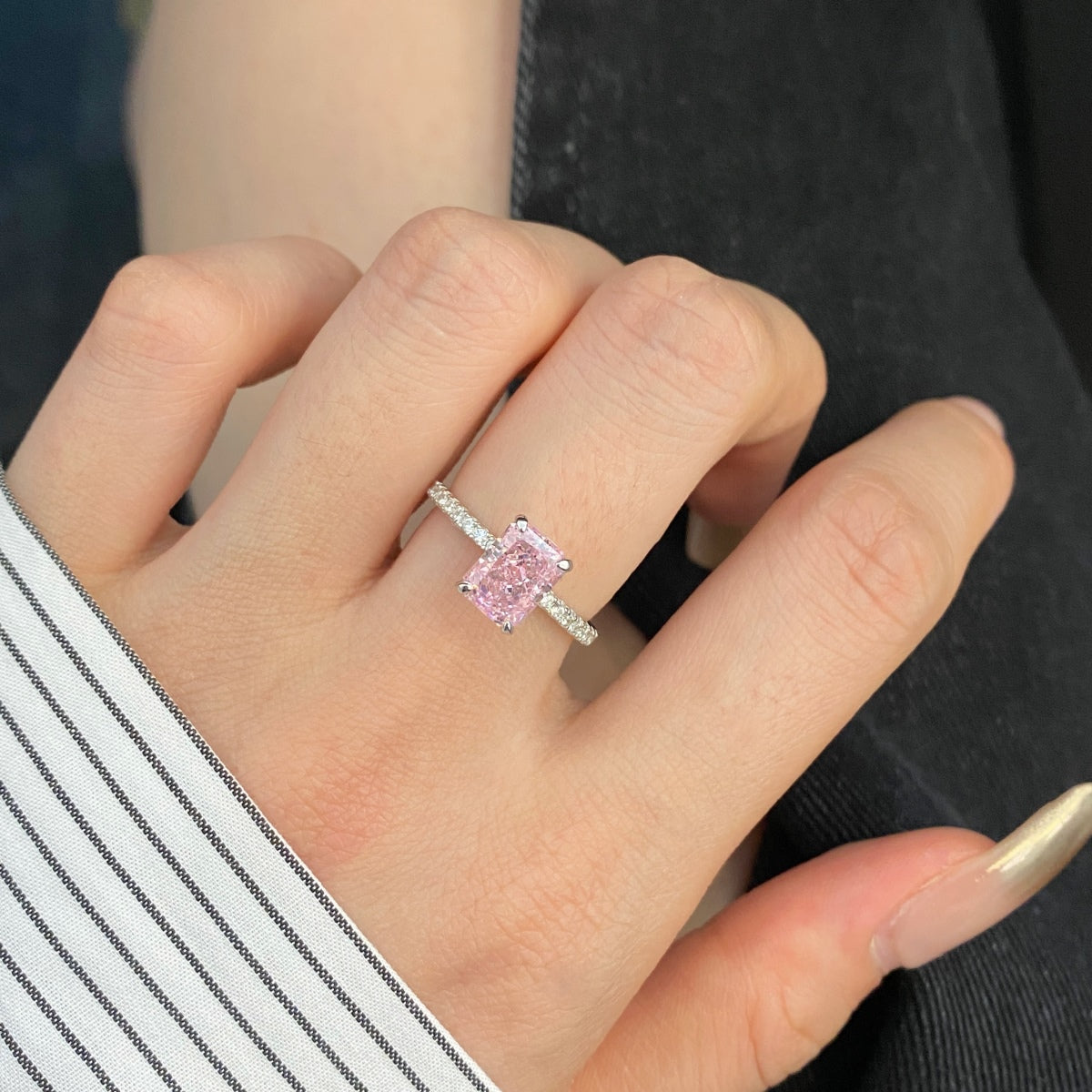 Angela Jewelry]2.0 Carat Dazzling Sparkling Radiant Cut Party Ring