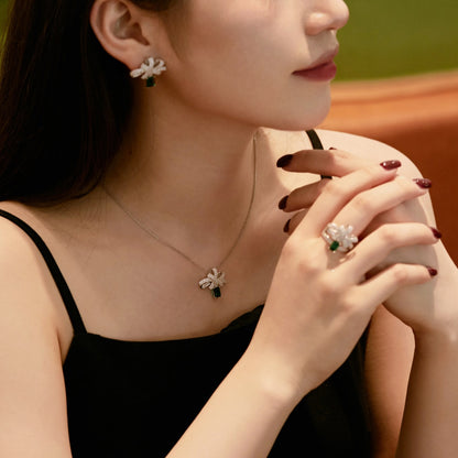 Angela Jewelry]Luxurious Flower Shape Emerald Cut Necklace