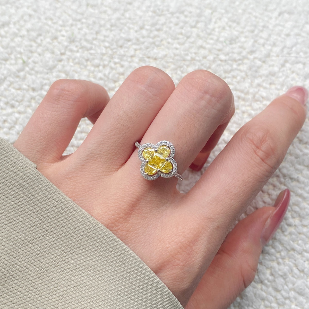 Angela Jewelry]Luxurious Eternity Flower Shape Banquet Ring