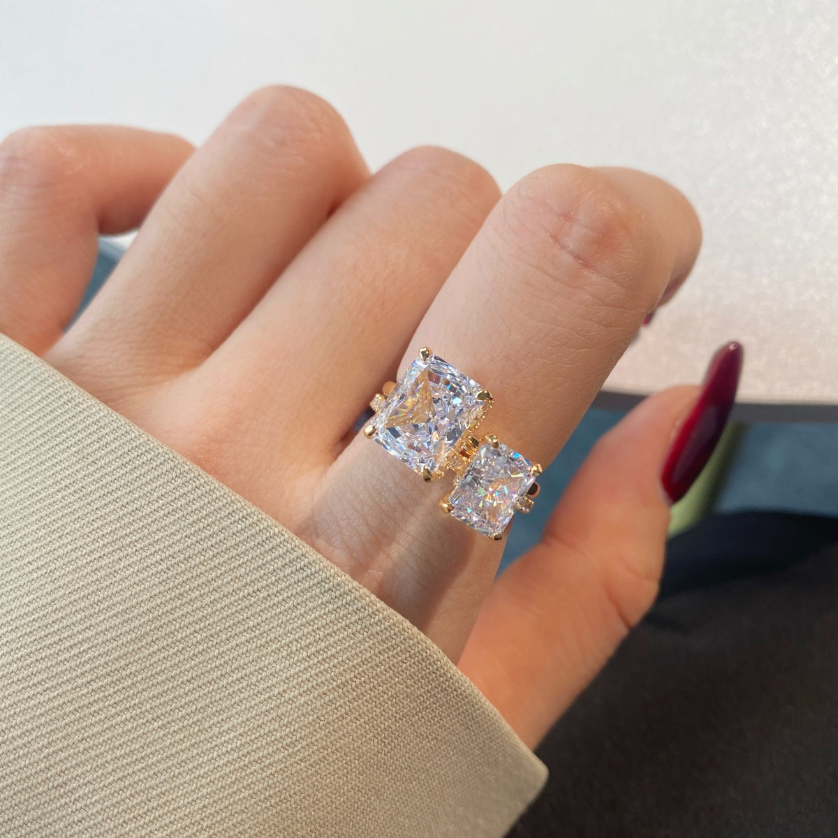 Angela Jewelry]4.0 Carat Ornate Enchanting Radiand Cut Banquet Ring