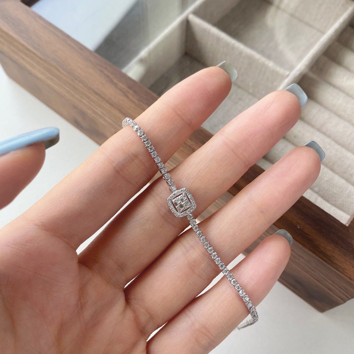 Angela Jewelry]Luxurious Dazzling Square Shape Banquet Bracelet