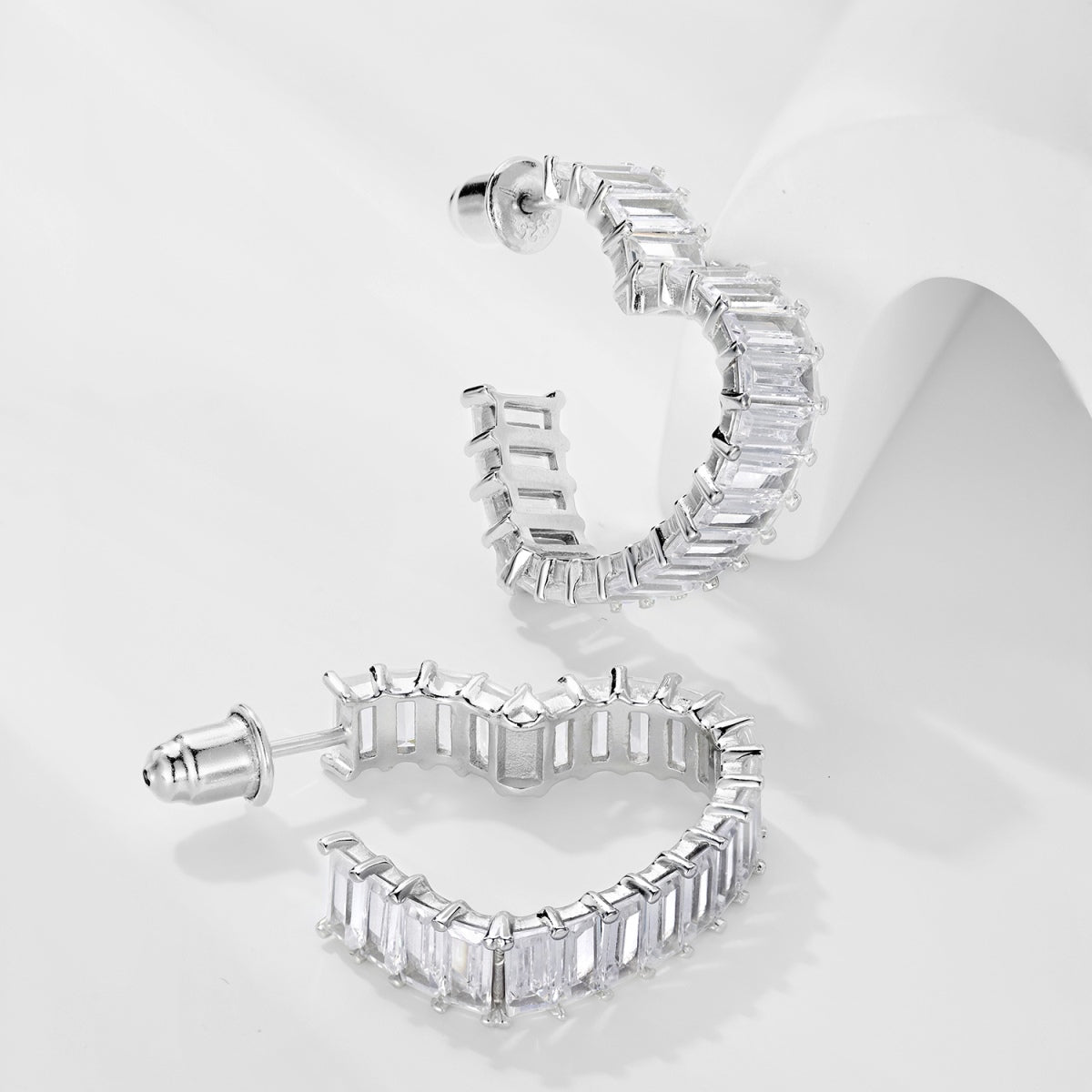 Angela Jewelry]Radiant Heart Cutout Earrings
