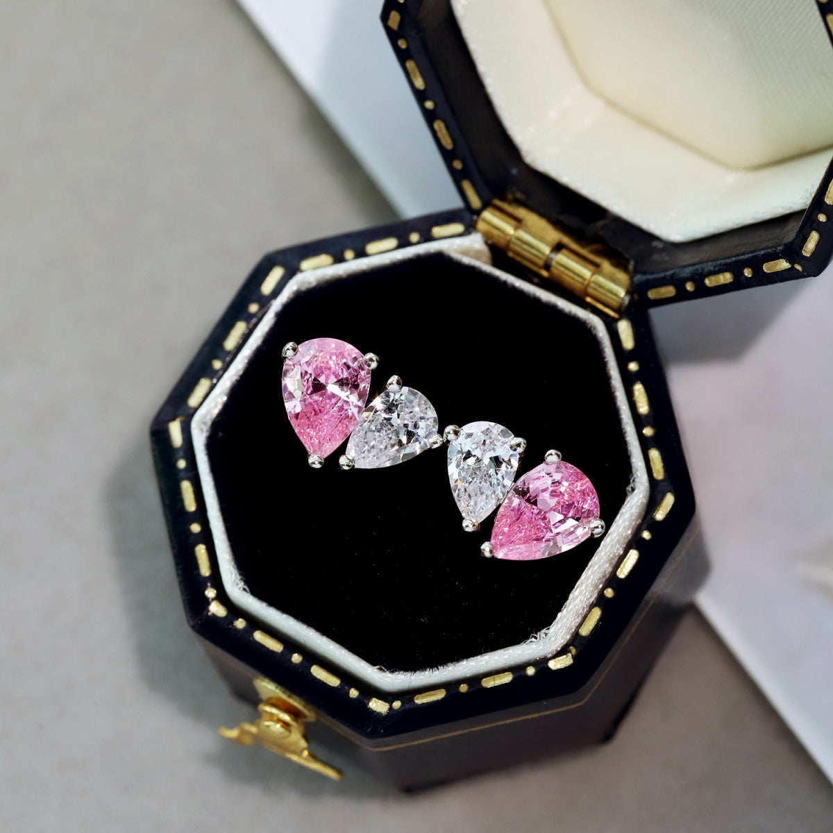 Angela Jewelry]Dazzling Elegant Heart Cut Lover Earrings