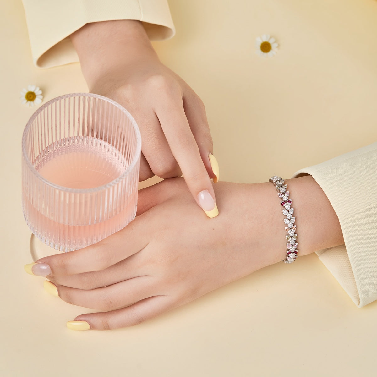 Angela Jewelry]Dainty Exquisite Flower Shape Daily Bracelet