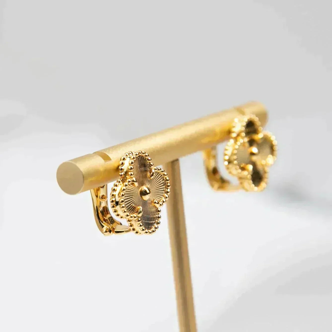 [Angela Jewellery]CLOVER MEDIUM 1 MOTIFS LASER EARRINGS