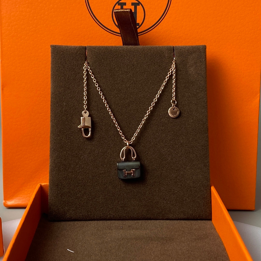 [Angela Jewellery]CONSTANCE BLACK PEDANT PINK GOLD NECKLACE