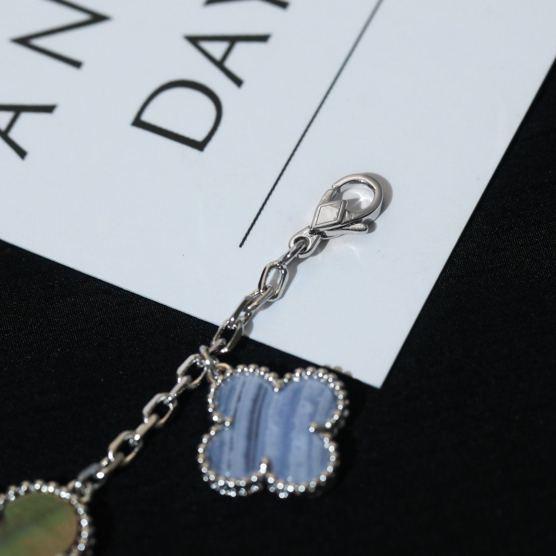 [Angela Jewellery]CLOVER BRACELET 5 MOTIFS MOP CHALCEDONY SILVER