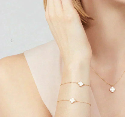 [Angela Jewellery]CLOVER MINI 9.5MM WHITE MOTHER-OF-PEARL NECKLACE