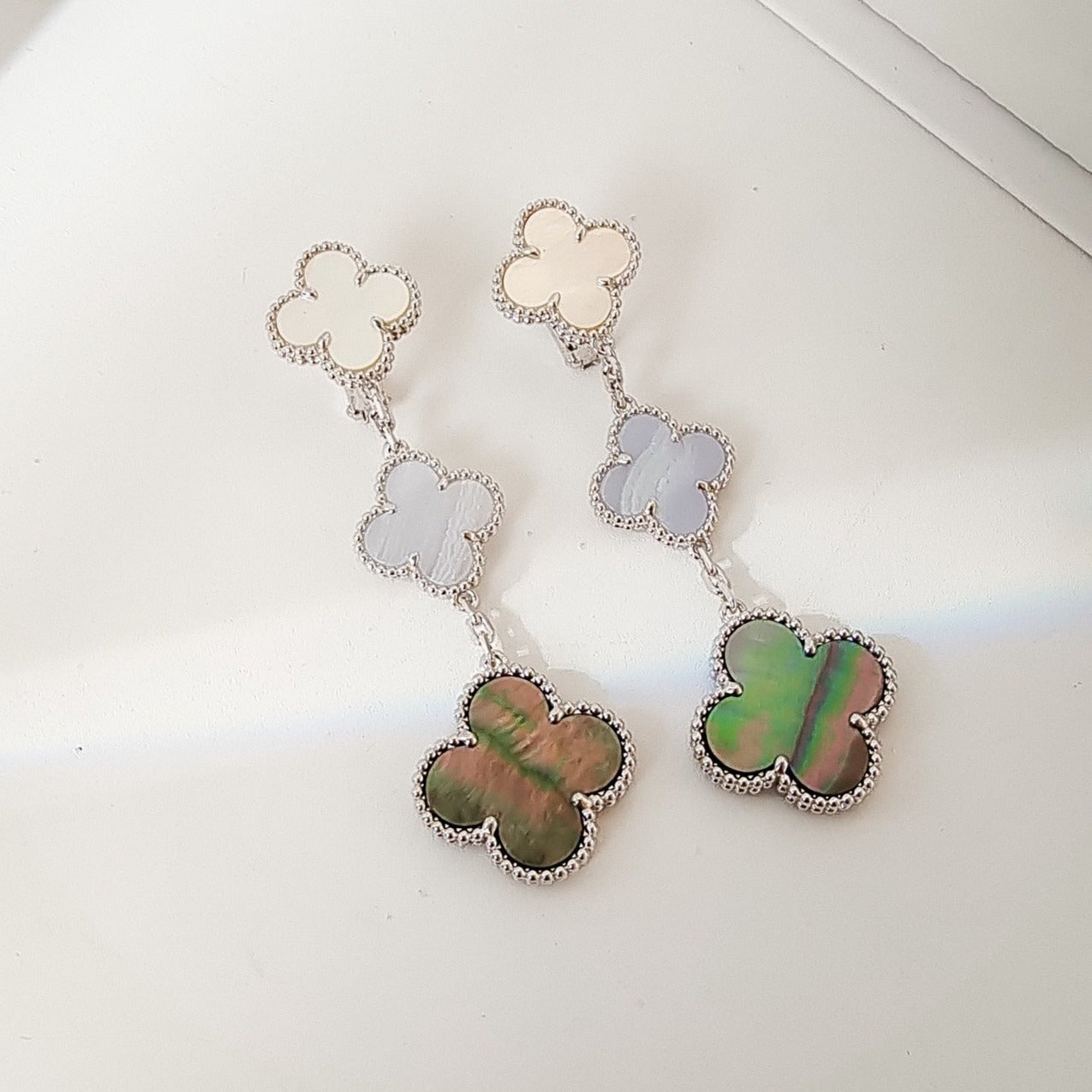 [Angela Jewellery]CLOVER 3 MOTIFS CHALCEDONY DARK MOP SILVER EARRINGS