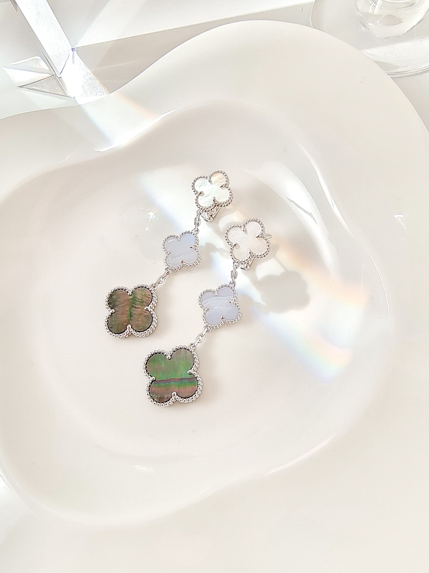 [Angela Jewellery]CLOVER 3 MOTIFS CHALCEDONY DARK MOP SILVER EARRINGS