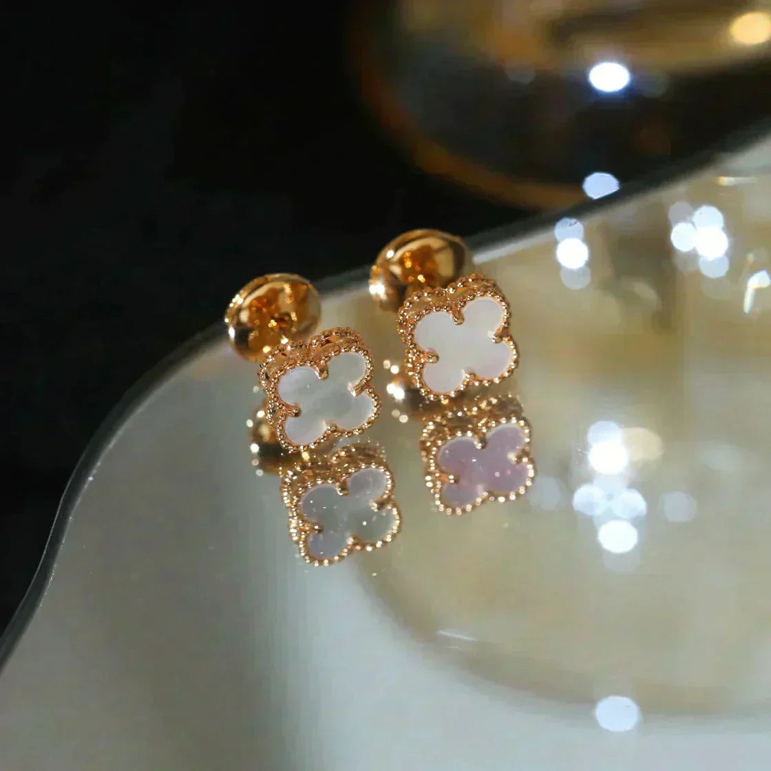 [Angela Jewellery]CLOVER MINI 9.5MM WHITE MOP EARRINGS