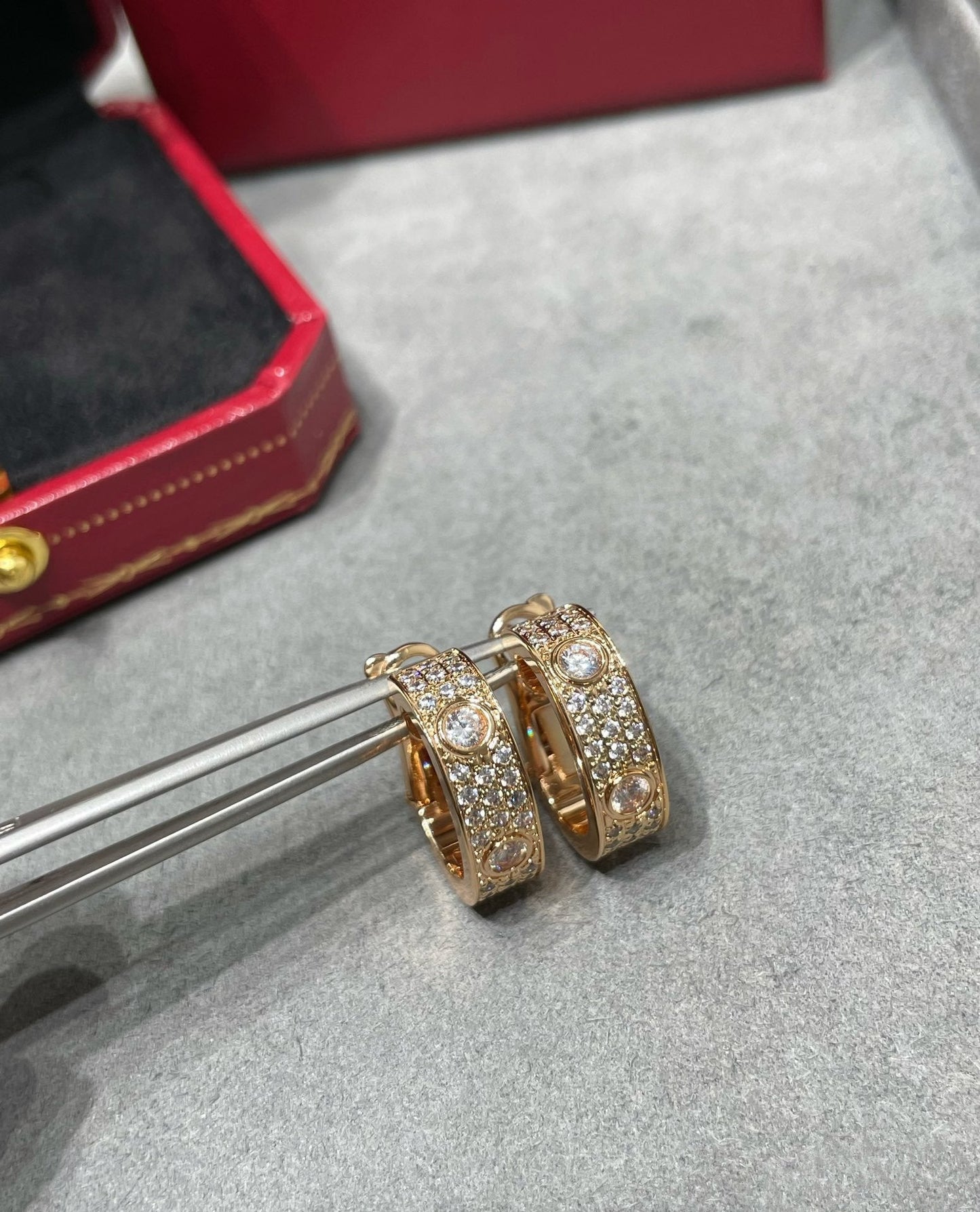 [Angela Jewellery]LOVE 5.5MM DIAMOND PAVED EARRINGS