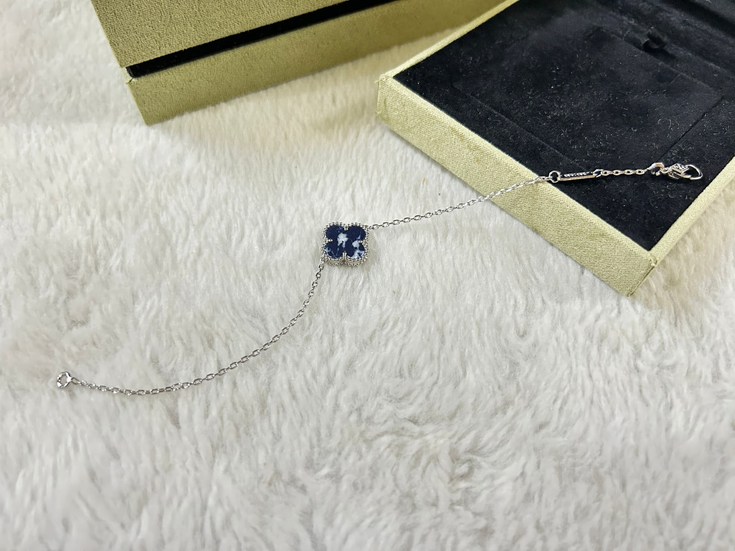 [Angela Jewellery]CLOVER 1 MOTIF PIETERSITE BRACELET