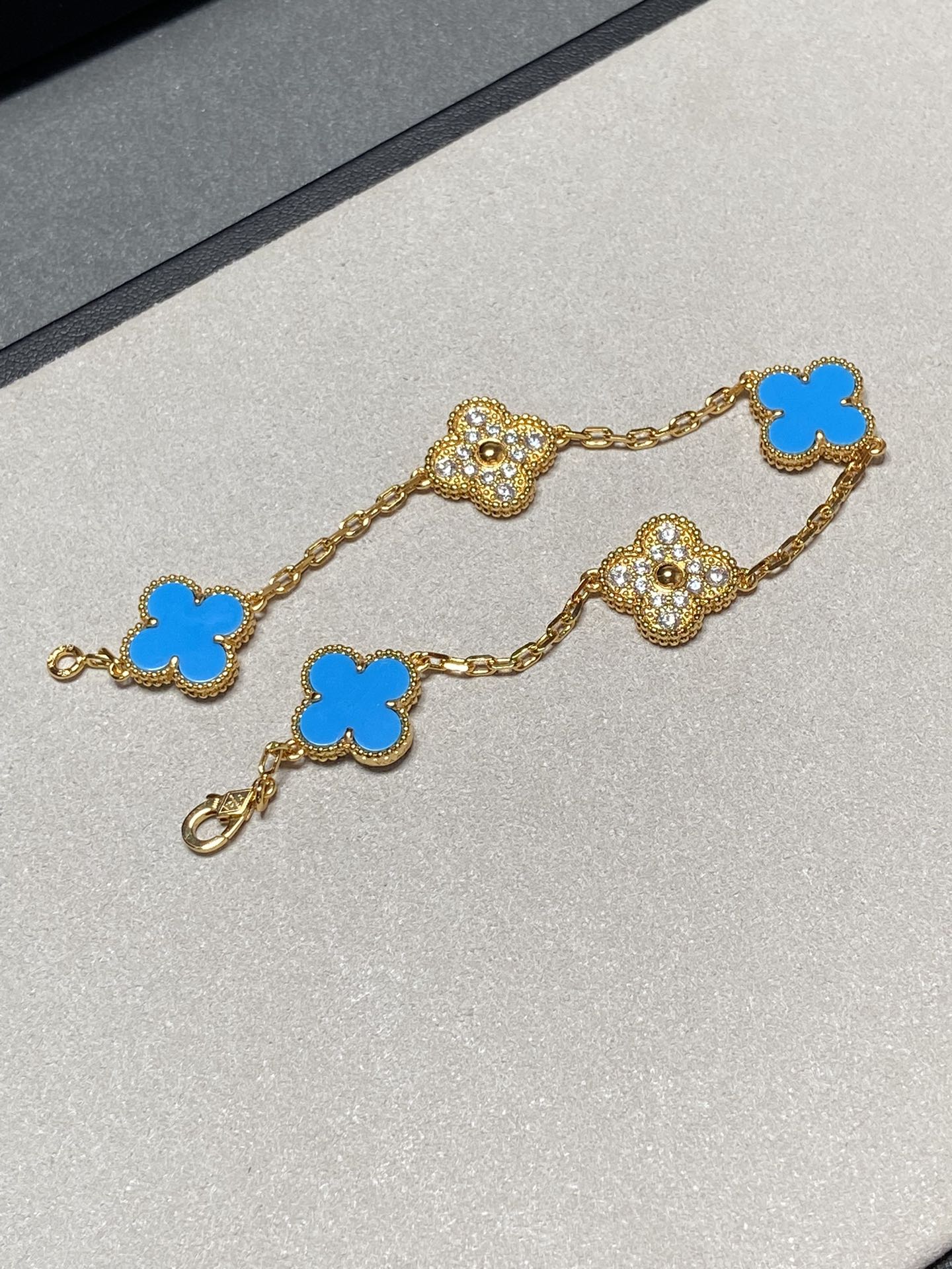 [Angela Jewellery]CLOVER 5 MOTIF BLUE CHALCEDONY DIAMOND GOLD BRACELET