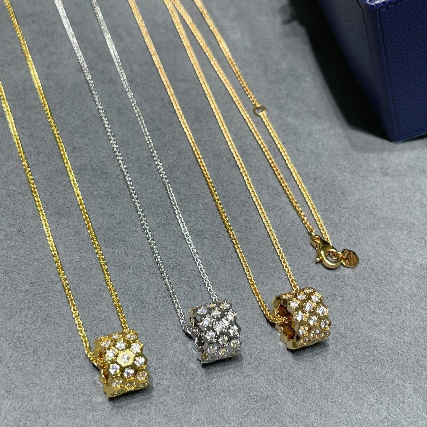 [Angela Jewellery]BEE LOVE DIAMOND PAVED 3 ROW NECKLACE