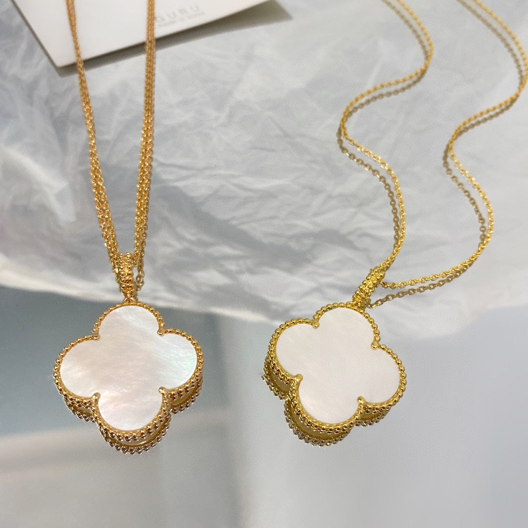 [Angela Jewellery]CLOVER 25MM MOP LARGE PENDANT NECKLACE