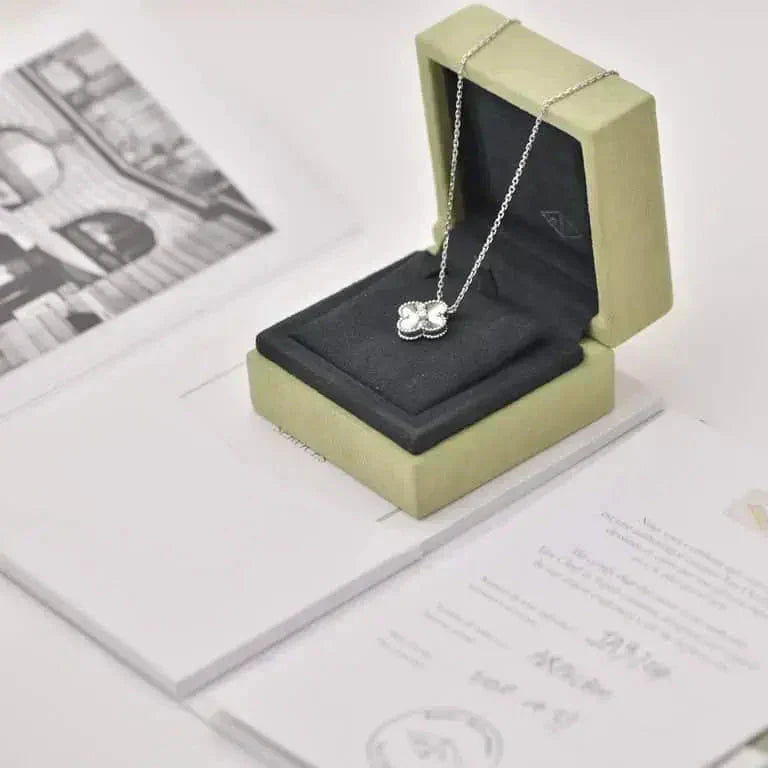 [Angela Jewellery]CLOVER  15MM DIAMOND LASER NECKLACE SILVER