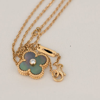 [Angela Jewellery]CLOVER 15MM DIAMOND AND MOTHER-OF-GREY NECKLACE