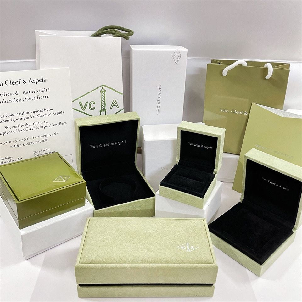 [Angela Jewellery]VA CLOVER BRACELET NECKLACE RING BOX GIFT BAG