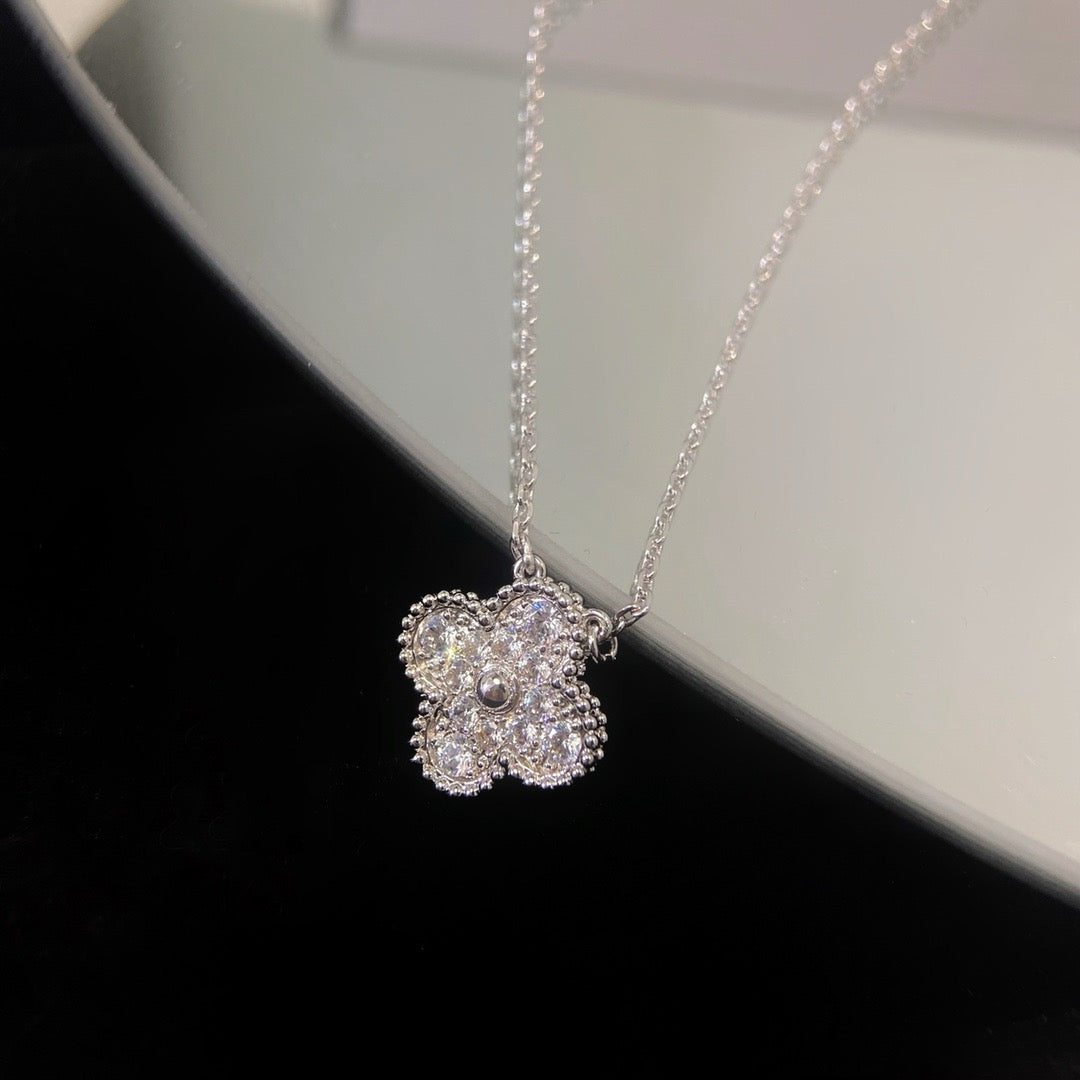 [Angela Jewellery]CLOVER 15MM DIAMOND SINGLE FLOWER NECKLACE