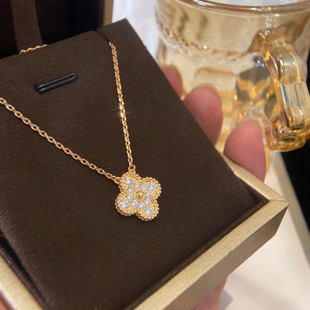 [Angela Jewellery]CLOVER 15MM DIAMOND SINGLE FLOWER NECKLACE