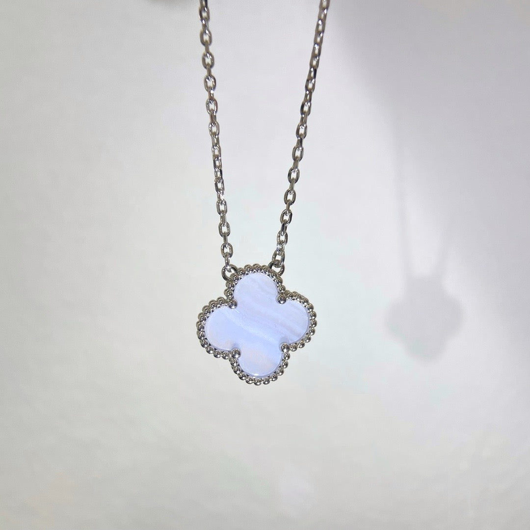 [Angela Jewellery]CLOVER 15MM BLUE CHALCEDONY NECKLACE SILVER