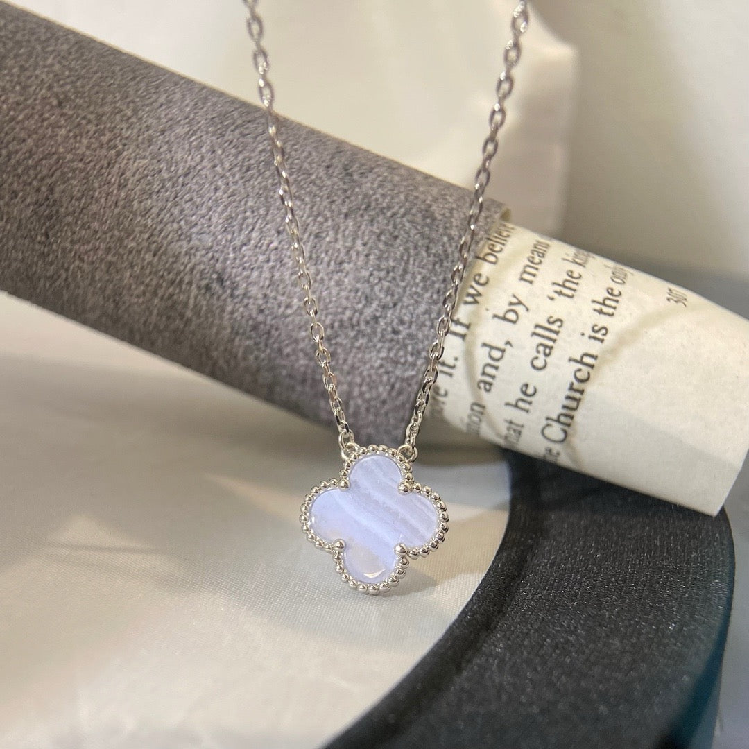 [Angela Jewellery]CLOVER 15MM BLUE CHALCEDONY NECKLACE SILVER