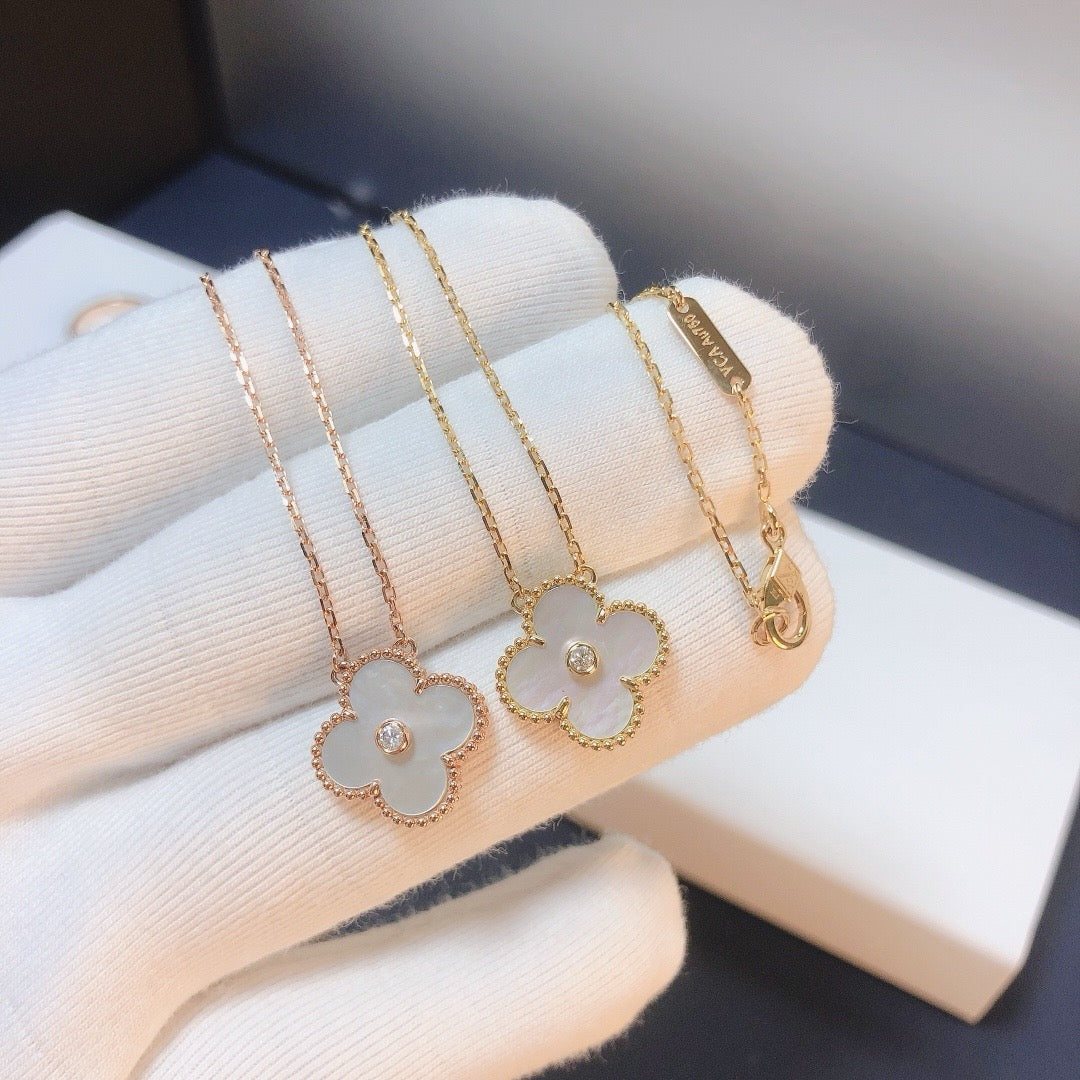 [Angela Jewellery]CLOVER 15MM DIAMOND WHITE FRITILLARIA NECKLACE